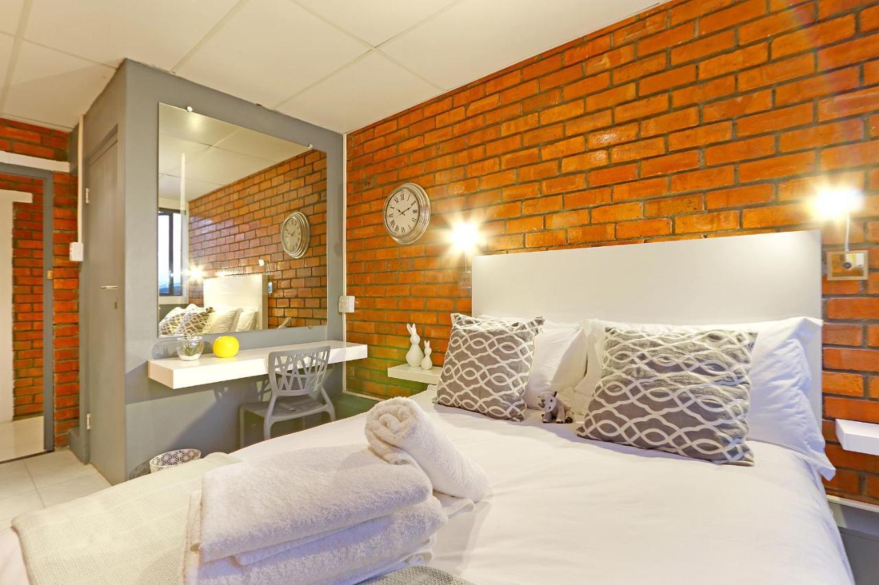 The Rhino Hotel & Apartments Fokváros Kültér fotó