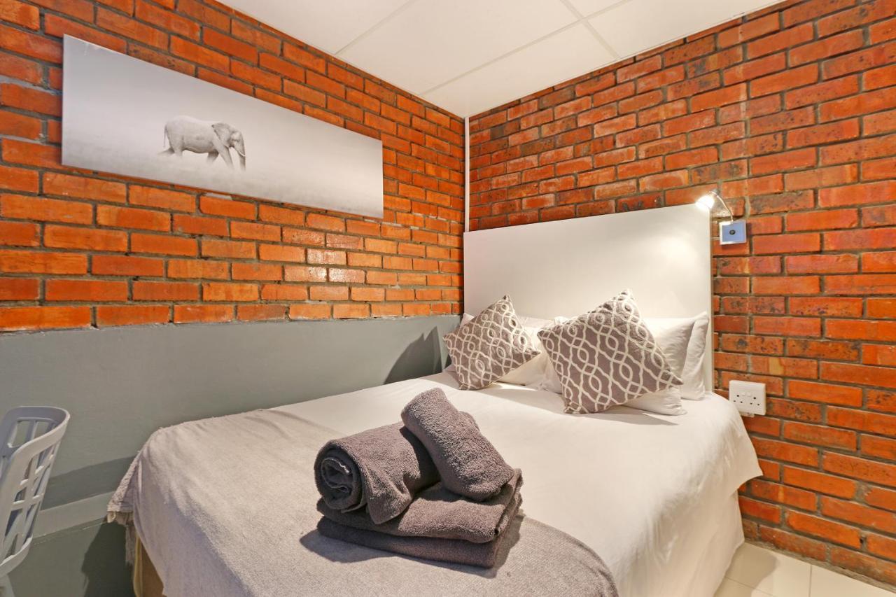 The Rhino Hotel & Apartments Fokváros Kültér fotó